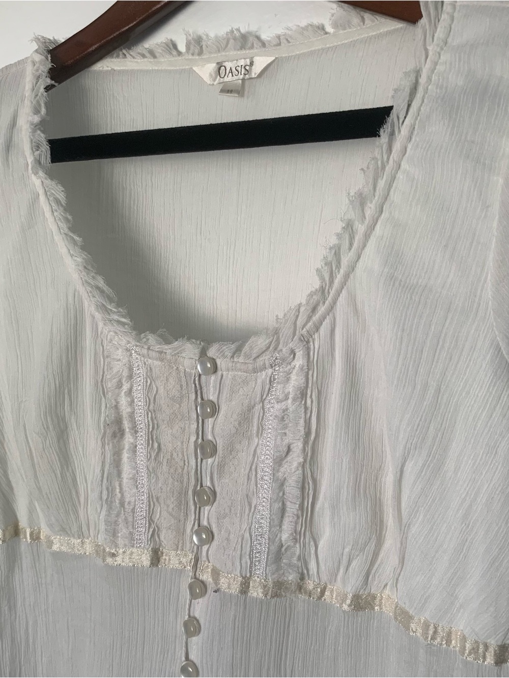 Oasis Two-Tone Ivory & Cream Button-Front Lace Trim Top - Picture 4 of 6